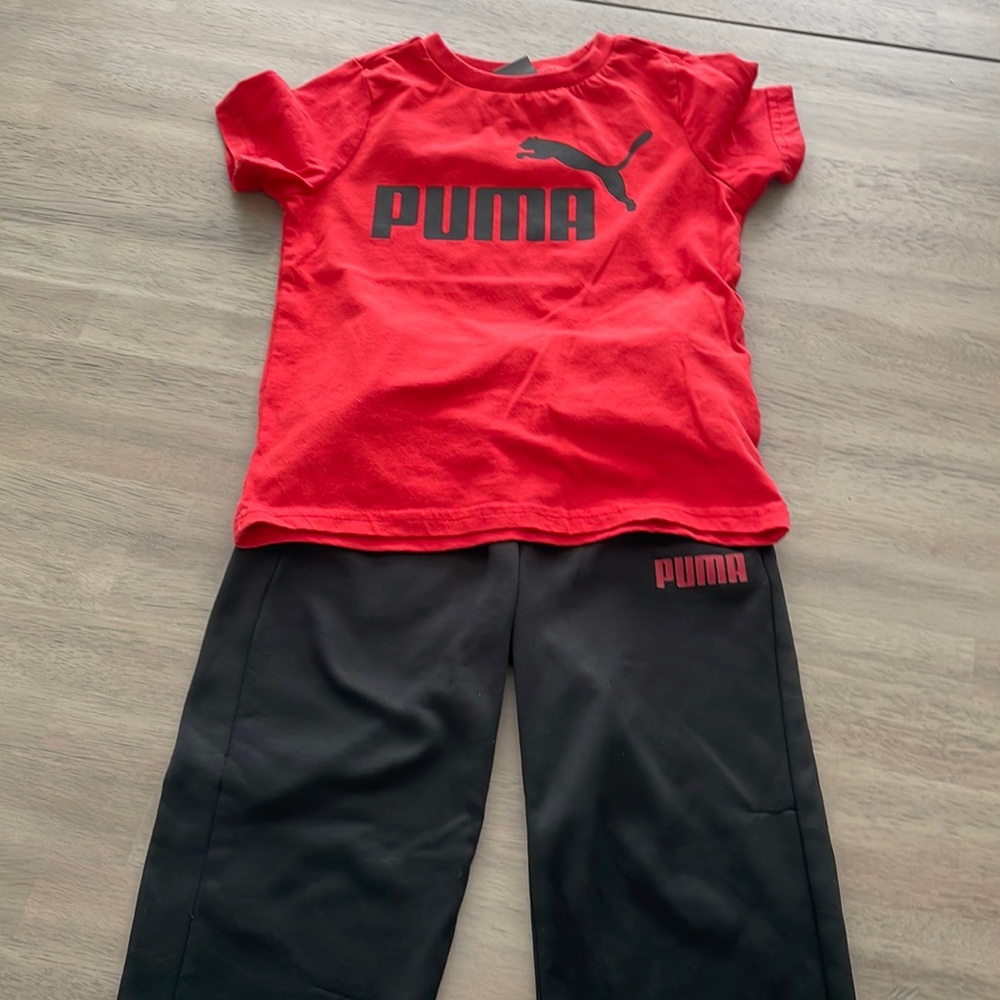 Puma 2 piece set size boys 5. Short sleeve top and slinky sweatpants bottoms